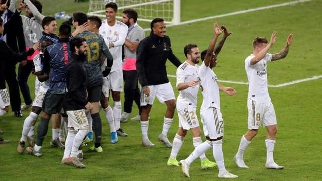 詹姆斯则把 詹姆斯则把